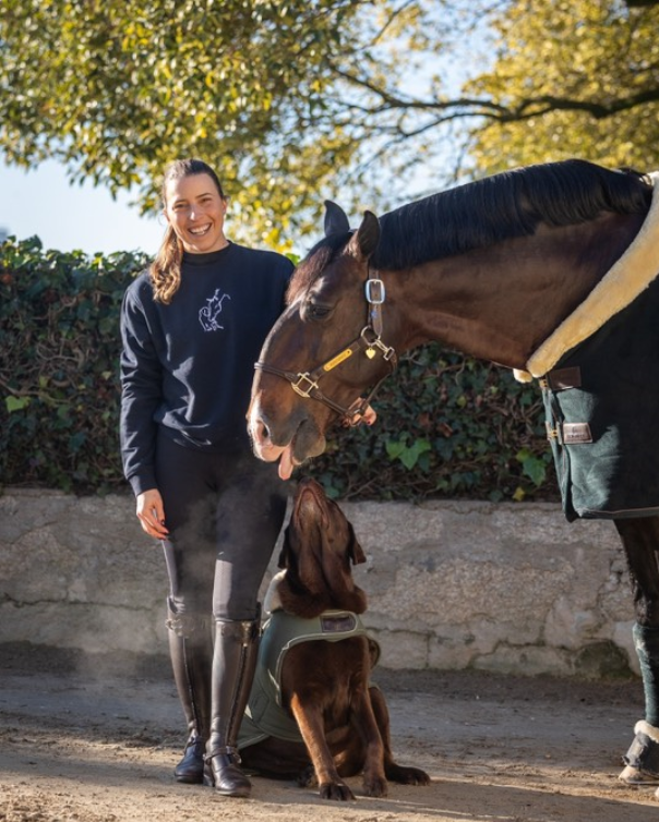 Camisola bordada cavalo e cão